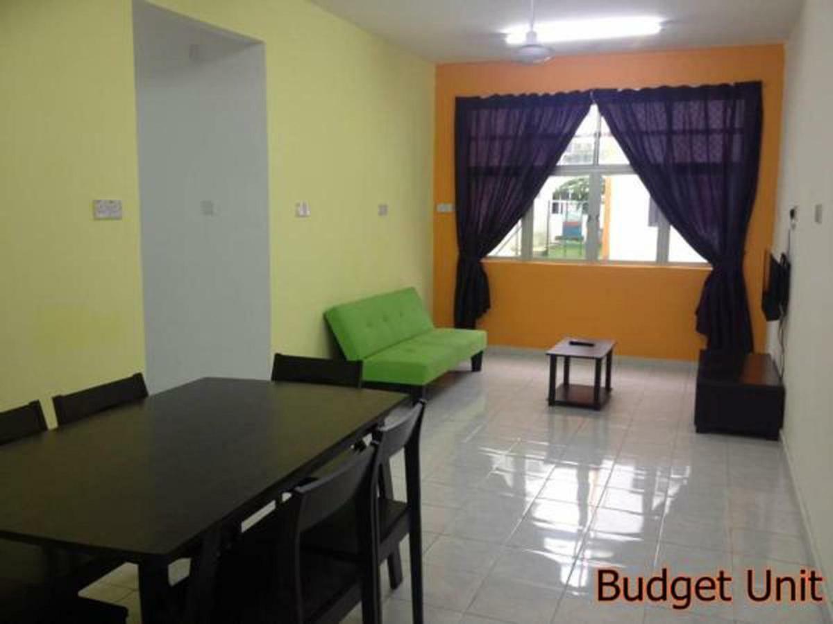 Bistari Homestay Parit Raja Uthm Extérieur photo